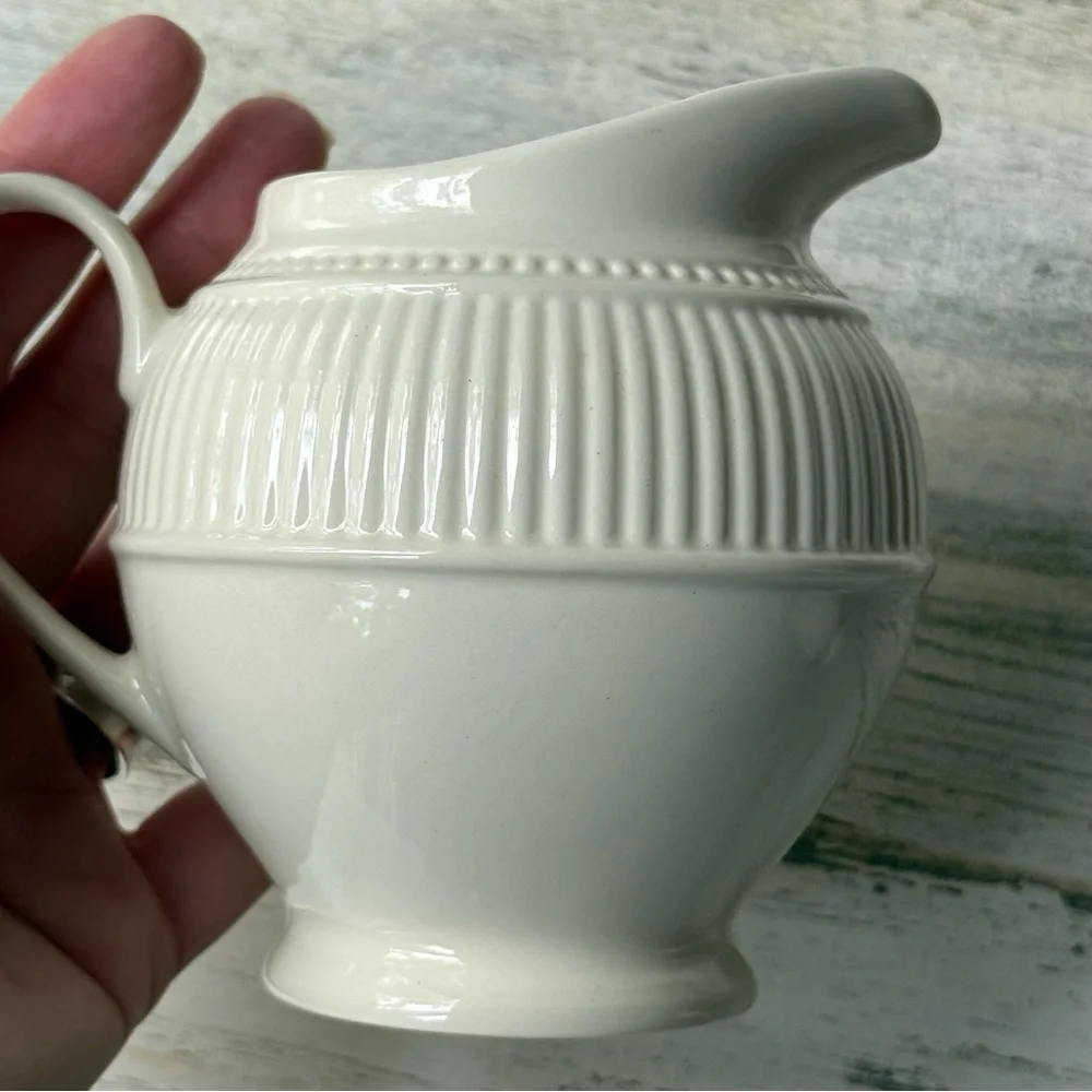 Vintage Ivory Wedgwood 